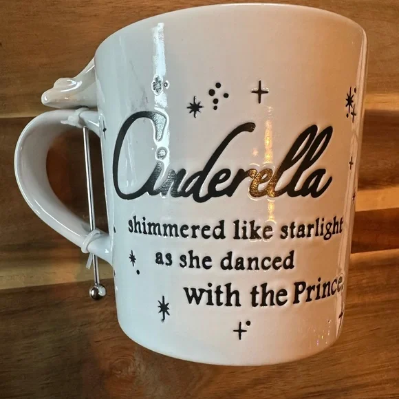 🆕 Disney Cinderella Mug with Princess and Castle 🏰 - Picture 4 of 8